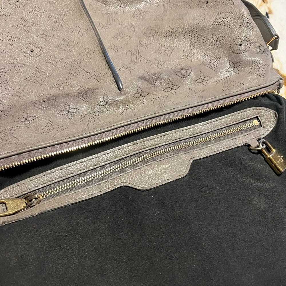 Authentic Louis Vuitton Ombre taupe Mahina leather SELENE MM Shoulder Bag - Picture 8 of 11